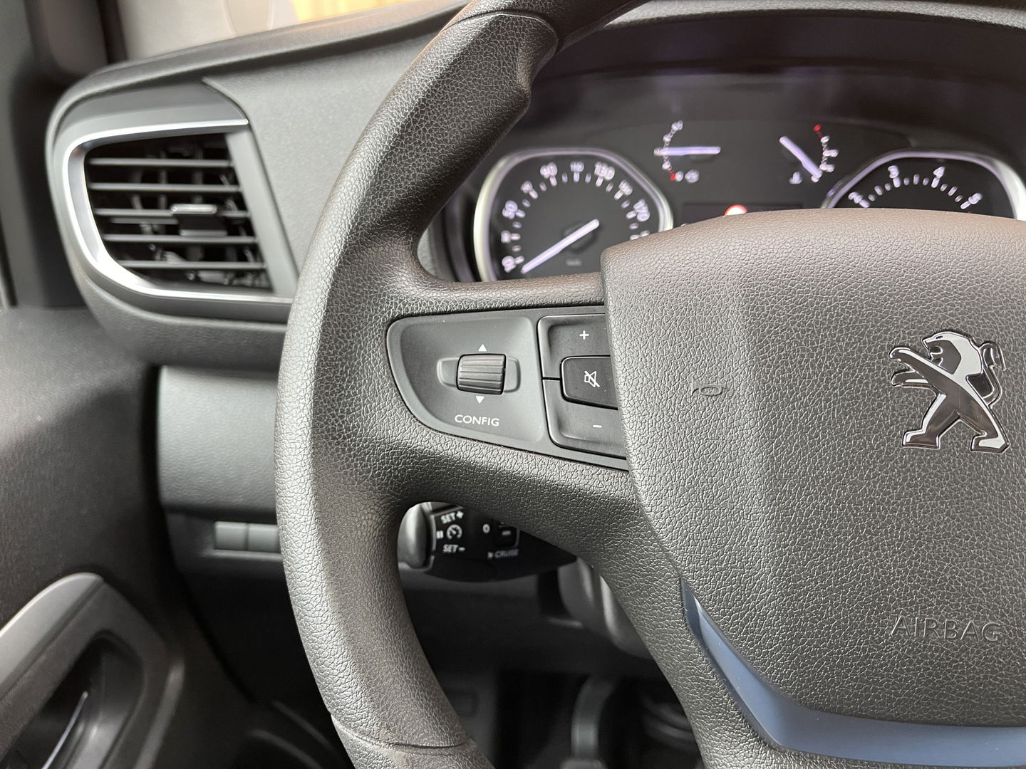 Peugeot Expert Traveller 8P 2.0 BlueHDi 150 Business Long S&S | Exportprijs | Cruise Control | Parkeersensoren Achter | Apple Carplay/Android Auto | Navigatie | Airconditioning | Bluetooth |