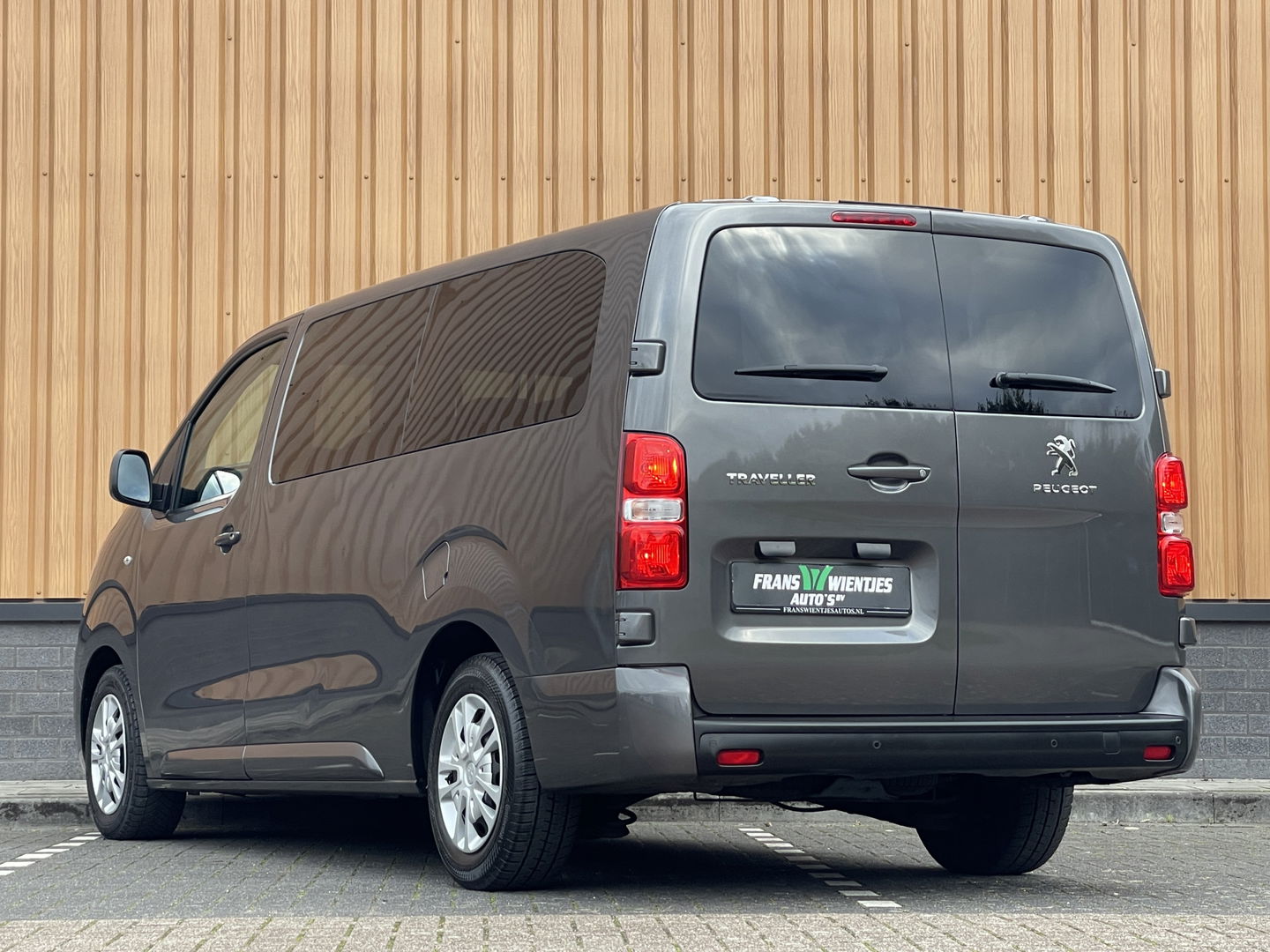 Peugeot Expert Traveller 8P 2.0 BlueHDi 150 Business Long S&S | Exportprijs | Cruise Control | Parkeersensoren Achter | Apple Carplay/Android Auto | Navigatie | Airconditioning | Bluetooth |