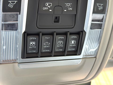 Dodge Ram 1500 5.7 V8 4x4 Crew Cab Limited | Luchtvering | LPG | Harman/Kardon | Panoramadak | 22" Lichtmetaal | Stoelventilatie / verwarming | Stuurwielverwarming | 360° Camera | Spiegel Camera |