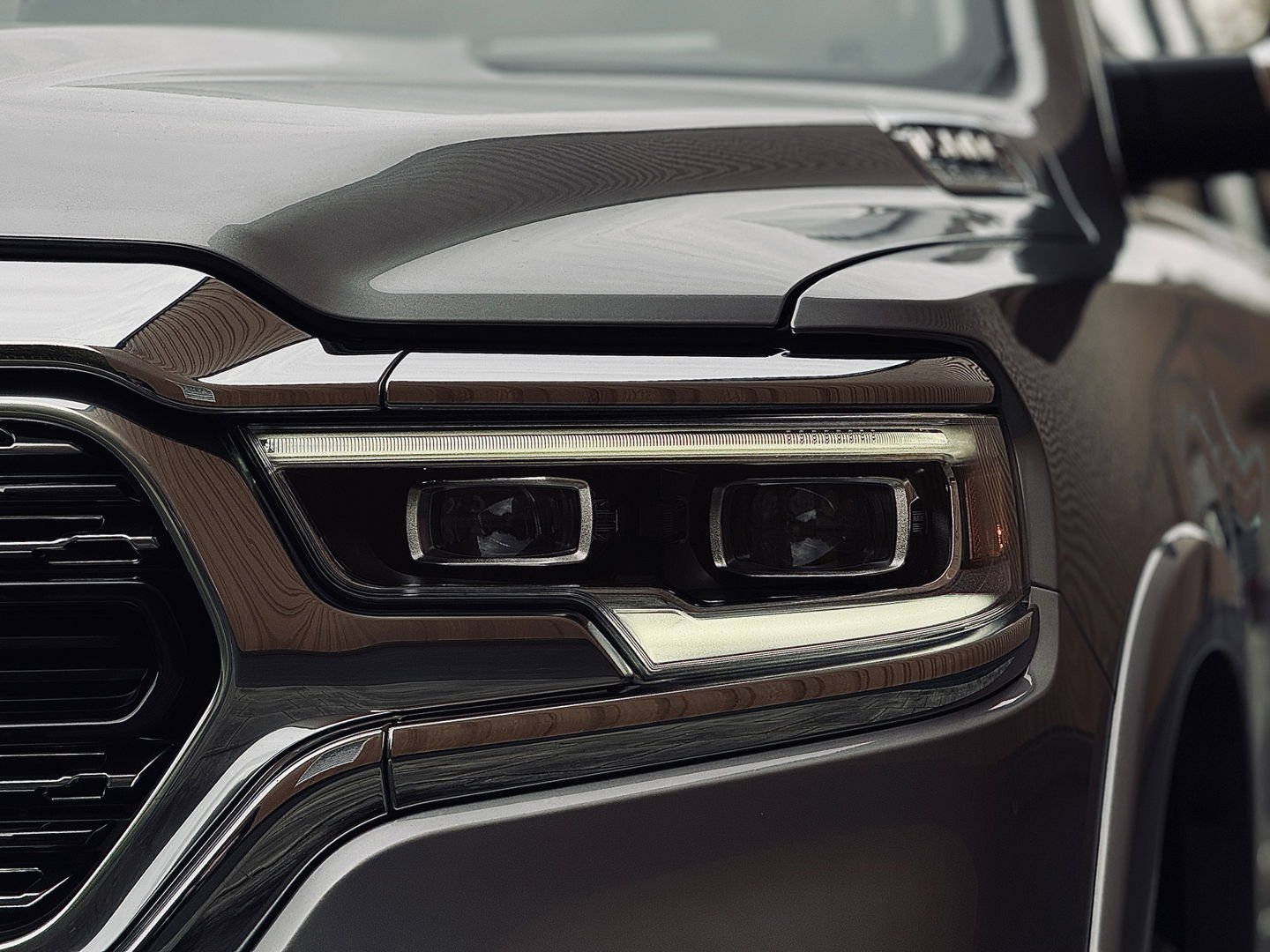 Dodge Ram 1500 5.7 V8 4x4 Crew Cab Limited | Luchtvering | LPG | Harman/Kardon | Panoramadak | 22" Lichtmetaal | Stoelventilatie / verwarming | Stuurwielverwarming | 360° Camera | Spiegel Camera |