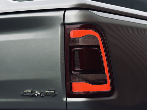 Dodge Ram 1500 5.7 V8 4x4 Crew Cab Limited | Luchtvering | LPG | Harman/Kardon | Panoramadak | 22" Lichtmetaal | Stoelventilatie / verwarming | Stuurwielverwarming | 360° Camera | Spiegel Camera |