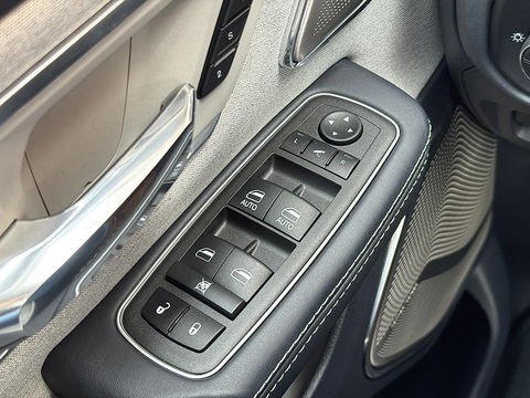 Dodge Ram 1500 5.7 V8 4x4 Crew Cab Limited | Luchtvering | LPG | Harman/Kardon | Panoramadak | 22" Lichtmetaal | Stoelventilatie / verwarming | Stuurwielverwarming | 360° Camera | Spiegel Camera |