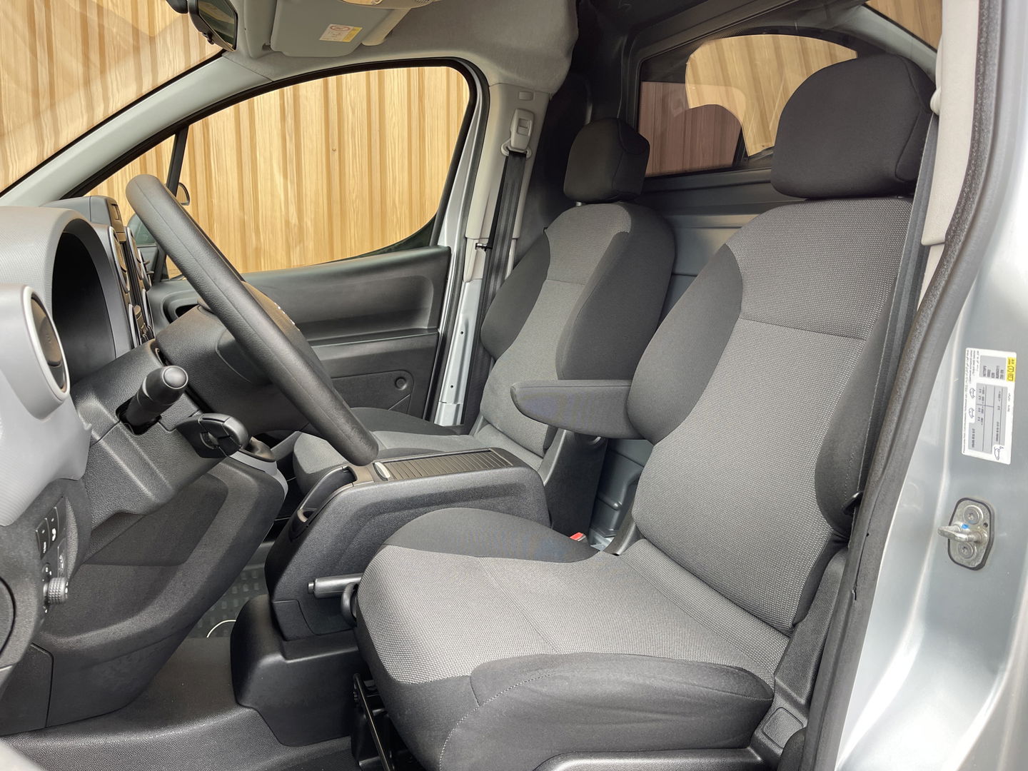 Peugeot Partner 1.6 BlueHDi 75 L1 Premium | Marge | Apple Carplay | Dealer Onderhouden | Airconditioning | Cruise Control | Navigatie | Radio | Elektrische Ramen |