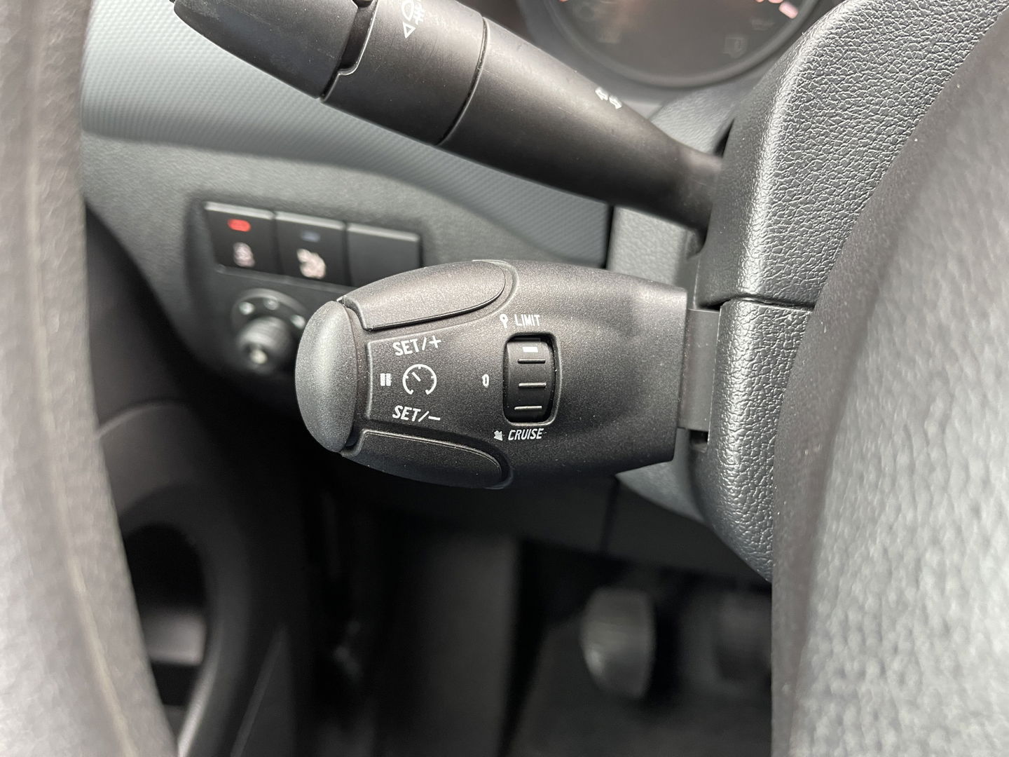 Peugeot Partner 1.6 BlueHDi 75 L1 Premium | Marge | Apple Carplay | Dealer Onderhouden | Airconditioning | Cruise Control | Navigatie | Radio | Elektrische Ramen |