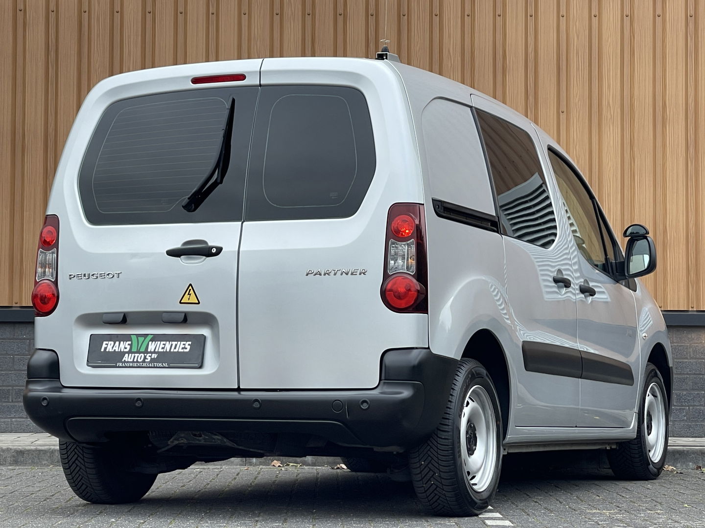 Peugeot Partner 1.6 BlueHDi 75 L1 Premium | Marge | Apple Carplay | Dealer Onderhouden | Airconditioning | Cruise Control | Navigatie | Radio | Elektrische Ramen |