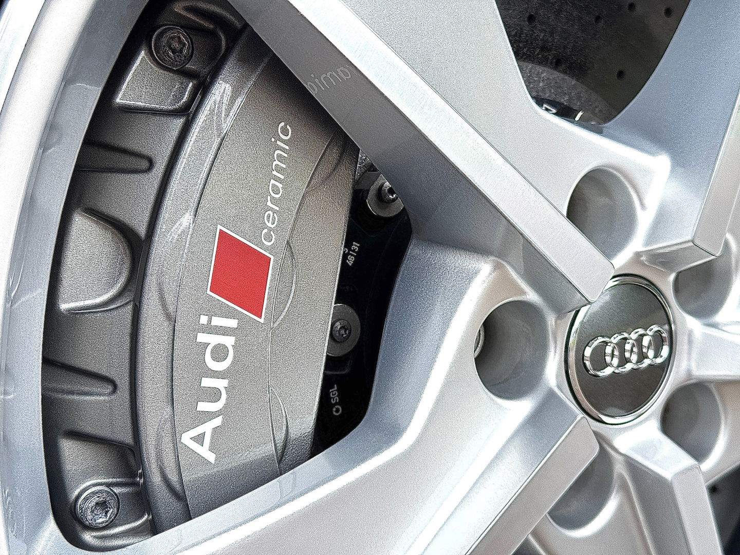 Audi RS6 4.0 TFSI Quattro Performance Pro Line Plus | 605 PK! | Keramische Remmen | Panoramadak | Leder | Apple Carplay | Android Auto | Adaptieve Cruise Control | Dodehoek Sensor | Lane Assist | Bose | 360° Graden Camera |