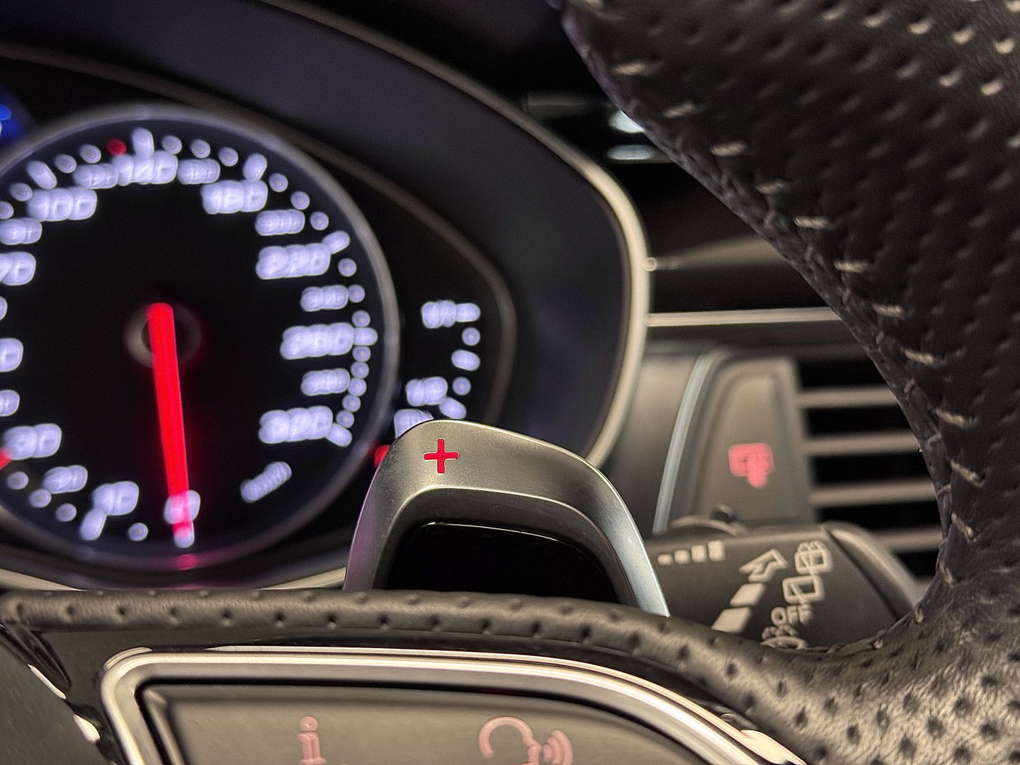 Audi RS6 4.0 TFSI Quattro Performance Pro Line Plus | 605 PK! | Keramische Remmen | Panoramadak | Leder | Apple Carplay | Android Auto | Adaptieve Cruise Control | Dodehoek Sensor | Lane Assist | Bose | 360° Graden Camera |