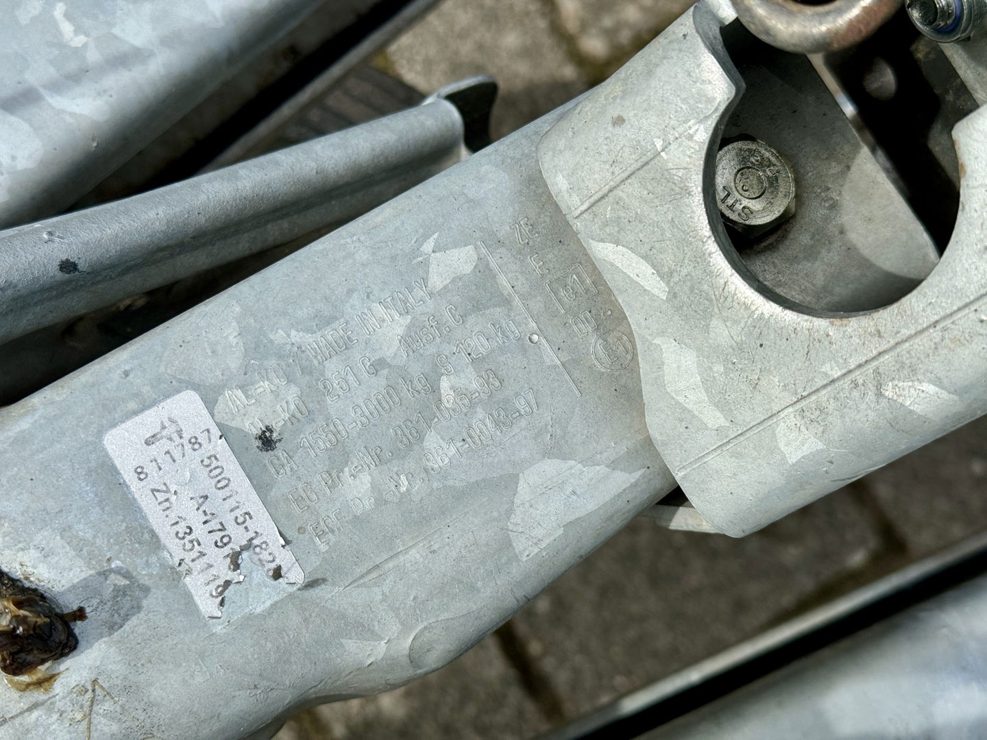 Saris C3000 | Marge! | Dubbelasser | Laadklep | 3000 KG!! |