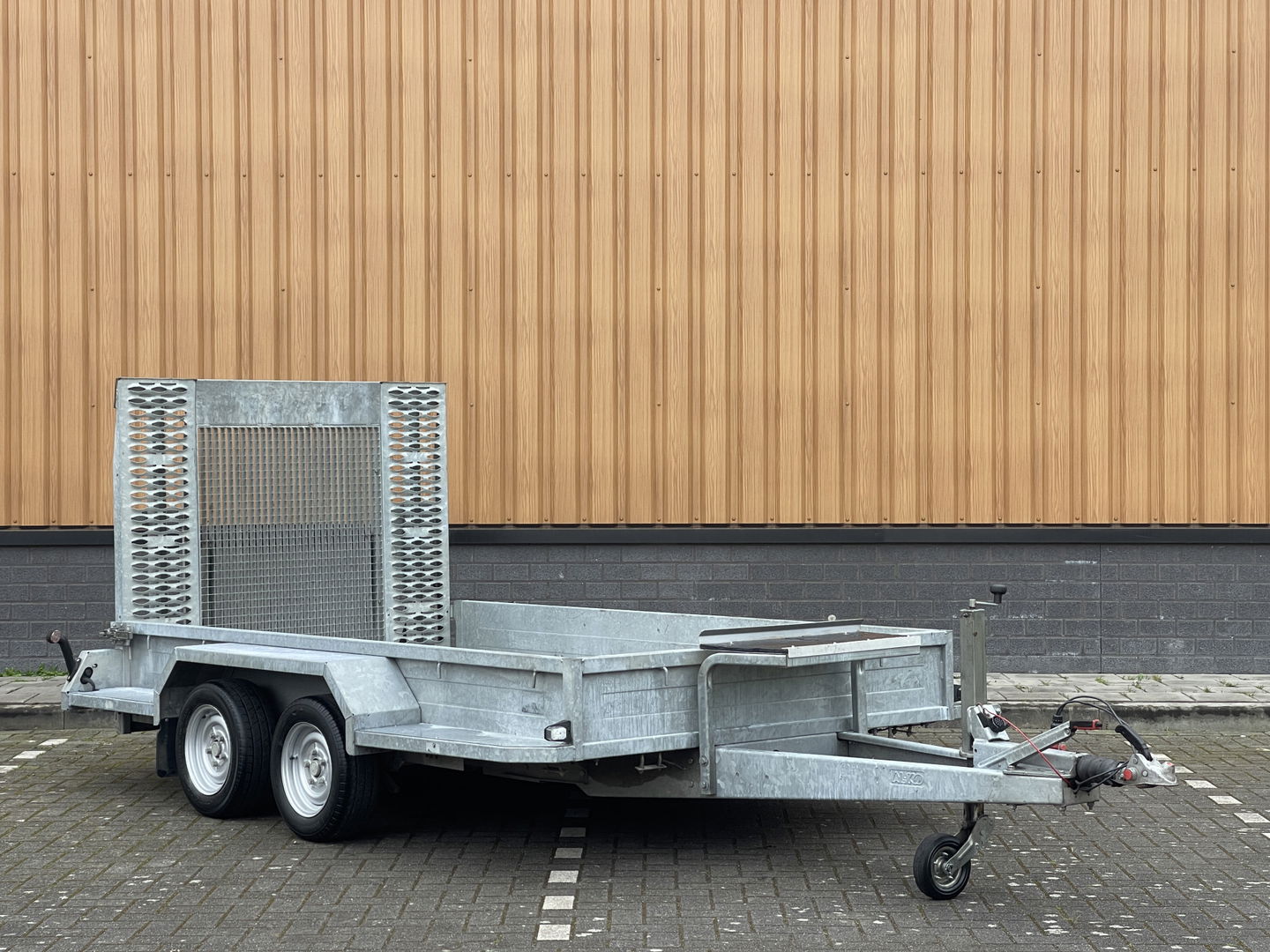 Saris C3000 | Marge! | Dubbelasser | Laadklep | 3000 KG!! |