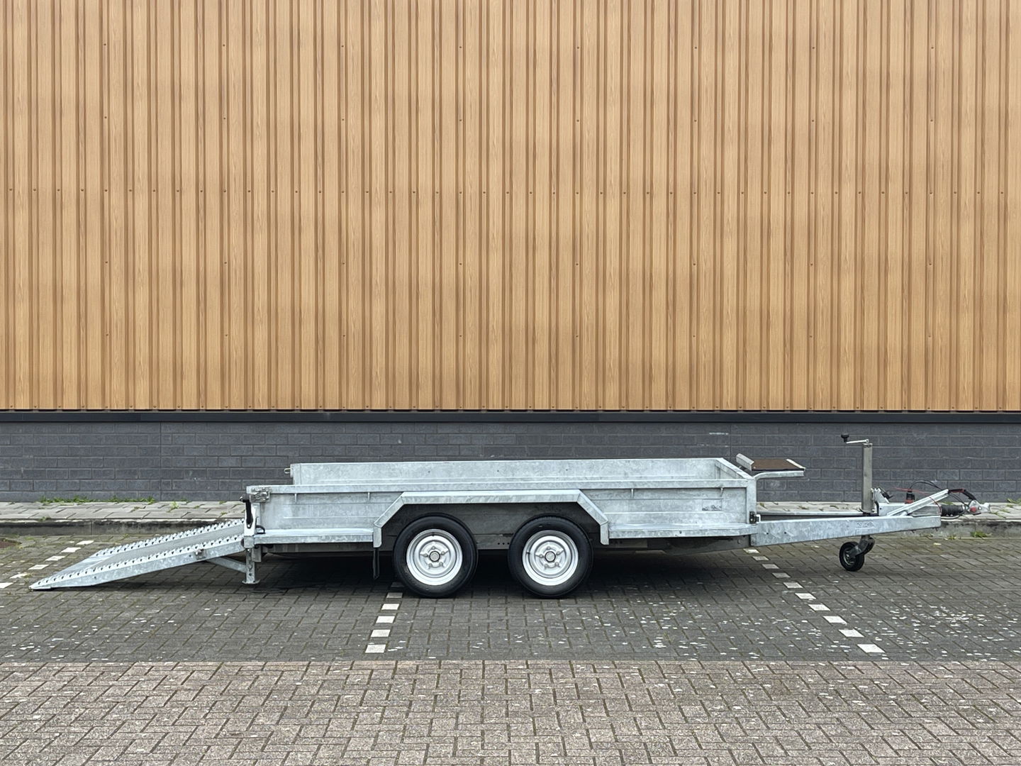 Saris C3000 | Marge! | Dubbelasser | Laadklep | 3000 KG!! |