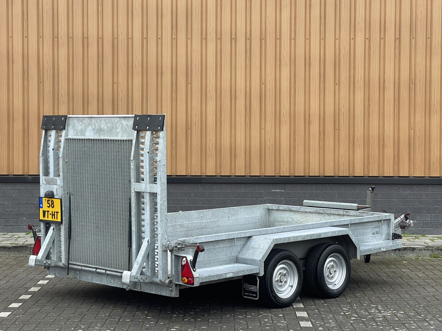 Saris C3000 | Marge! | Dubbelasser | Laadklep | 3000 KG!! |