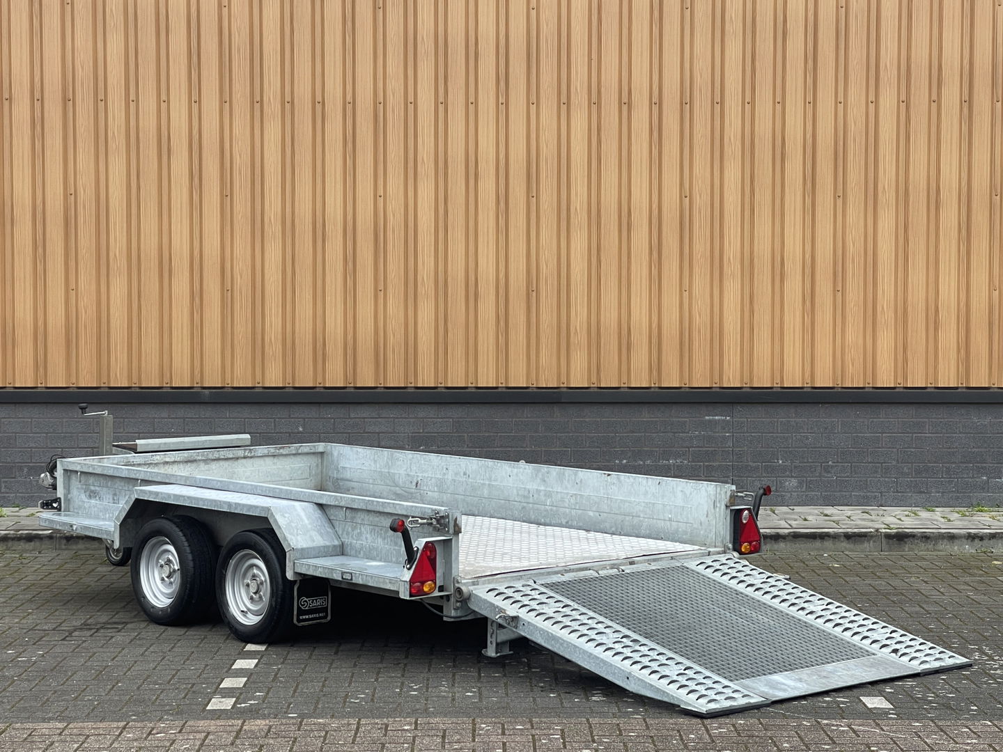 Saris C3000 | Marge! | Dubbelasser | Laadklep | 3000 KG!! |