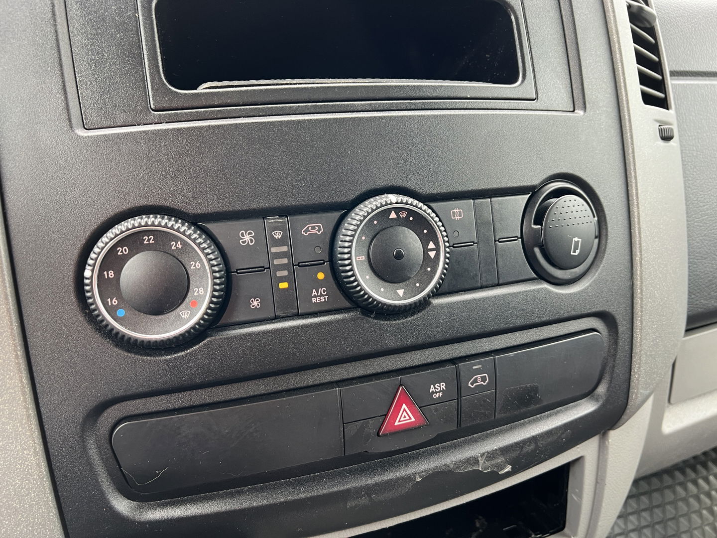 Volkswagen Crafter 50 2.0 TDI L2H1 | Airconditioning | Radio / CD Speler | 6- versnelling | Pick up | BTW vrij | 3 zits | Dubbel Lucht |