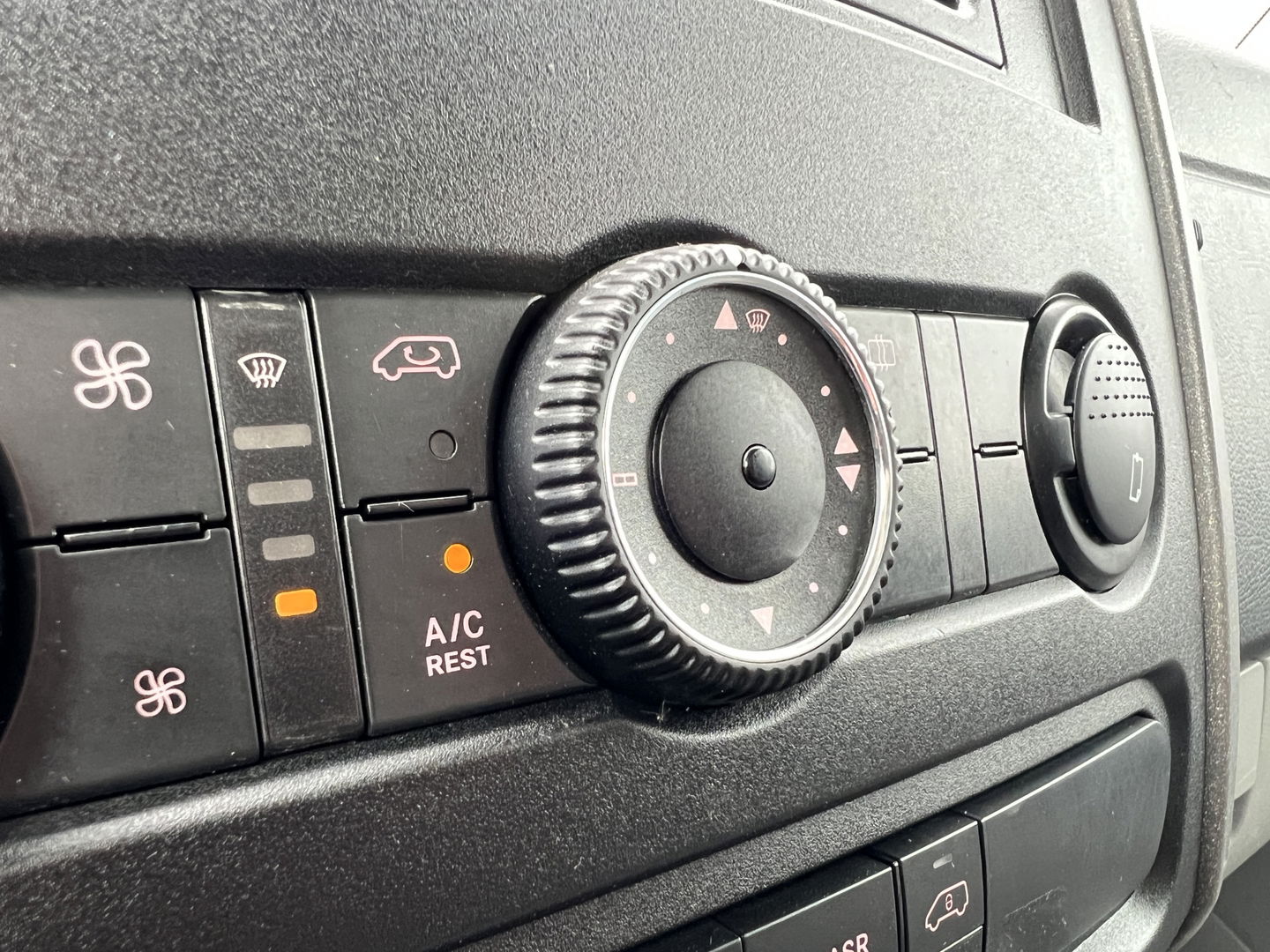 Volkswagen Crafter 50 2.0 TDI L2H1 | Airconditioning | Radio / CD Speler | 6- versnelling | Pick up | BTW vrij | 3 zits | Dubbel Lucht |