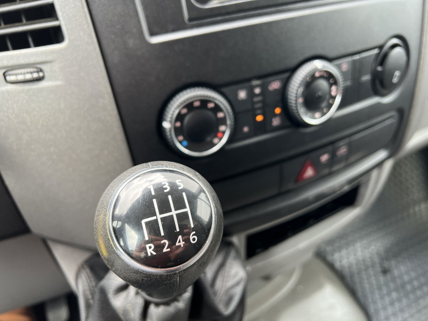 Volkswagen Crafter 50 2.0 TDI L2H1 | Airconditioning | Radio / CD Speler | 6- versnelling | Pick up | BTW vrij | 3 zits | Dubbel Lucht |