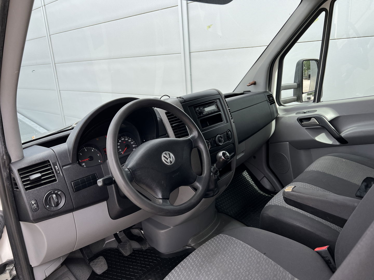 Volkswagen Crafter 50 2.0 TDI L2H1 | Airconditioning | Radio / CD Speler | 6- versnelling | Pick up | BTW vrij | 3 zits | Dubbel Lucht |