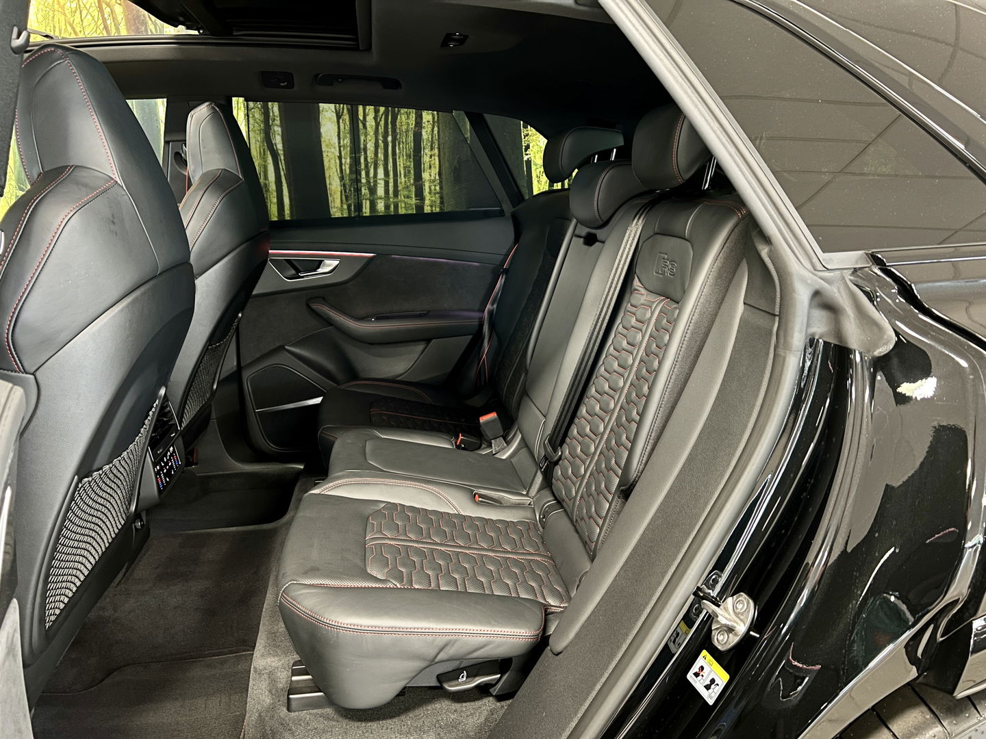 Audi RS Q8 4.0 TFSI RS Q8 quattro | Carbon Optiek Pakket | Dynamic Plus | Keramisch | 23'' lichtmetaal | Panoramadak | Massage | 600 Pk! | Head-up display | Trekhaak | Bang & Olufson |