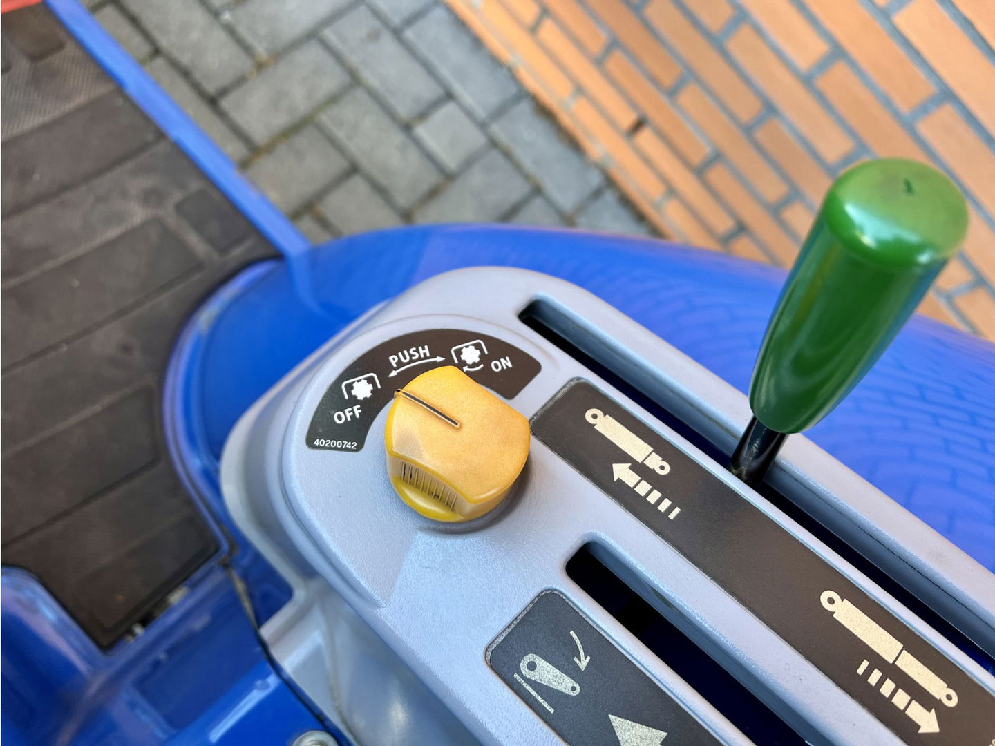 New Holland Boomer 25 | Aftak as voor + achter | Hefinrichting | 4WD | Differentieel slot | Cruise control | 58 uur | nieuw staat | trekhaak |