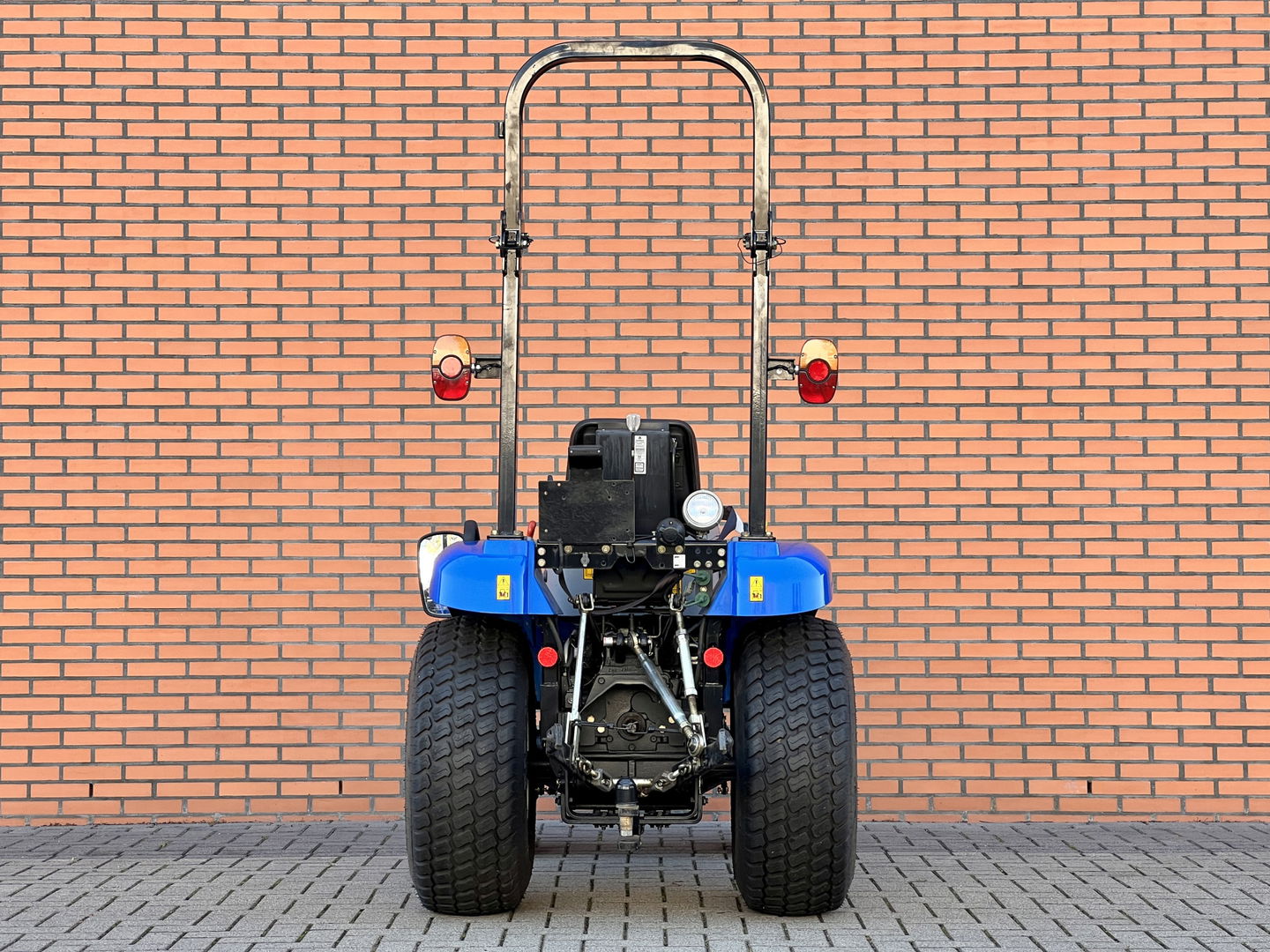 New Holland Boomer 25 | Aftak as voor + achter | Hefinrichting | 4WD | Differentieel slot | Cruise control | 58 uur | nieuw staat | trekhaak |