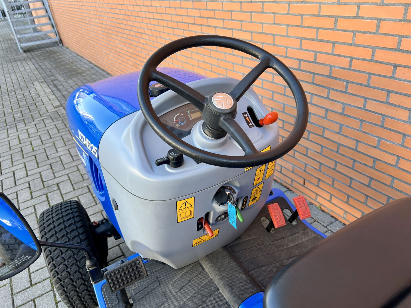 New Holland Boomer 25 | Aftak as voor + achter | Hefinrichting | 4WD | Differentieel slot | Cruise control | 58 uur | nieuw staat | trekhaak |