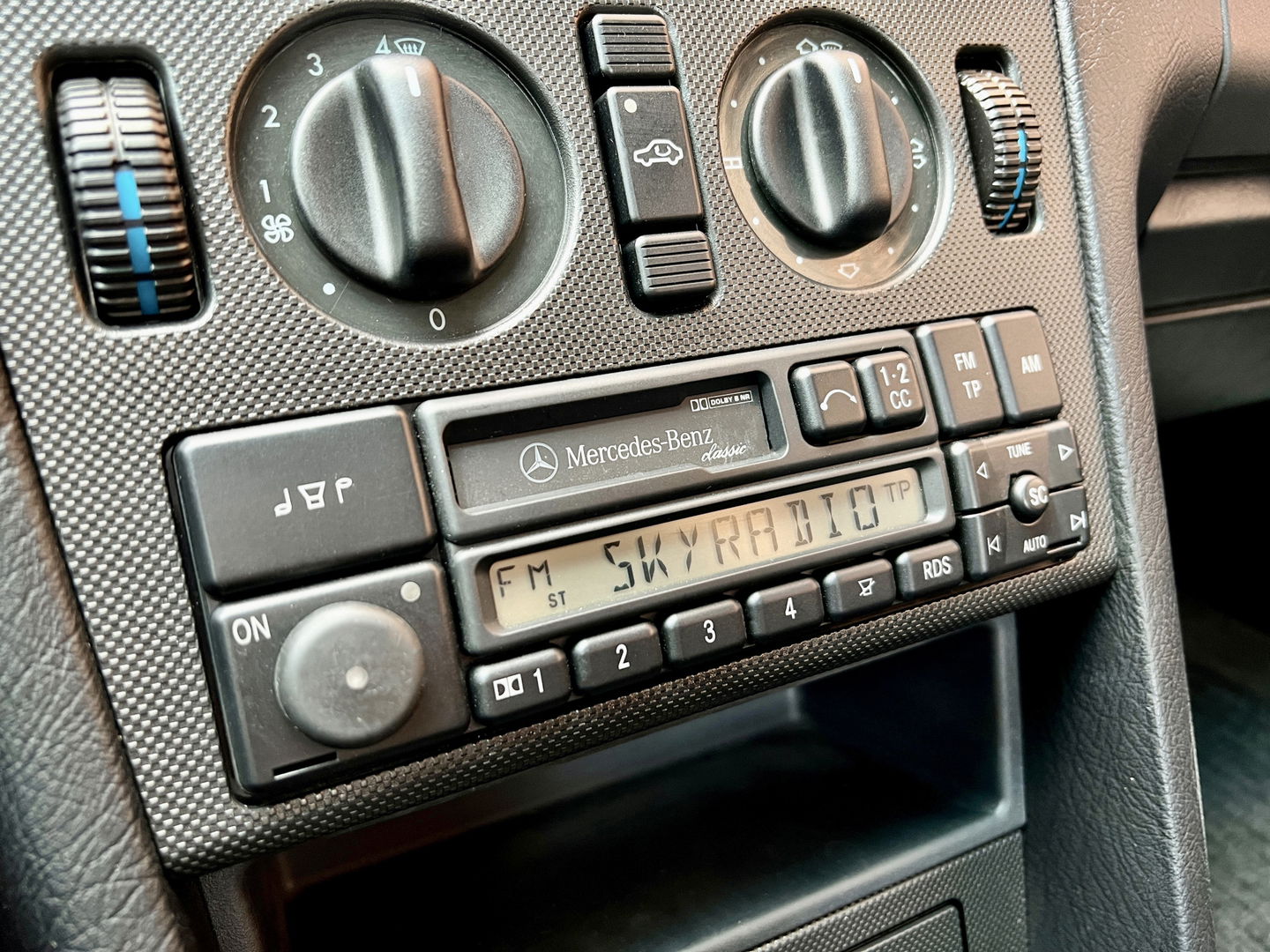 Mercedes-Benz C-Klasse 180 Sport | Schuif - Kanteldak | Stoelverwarming | Parkeersensoren | Elektrische Ramen | Elektrische Spiegels |