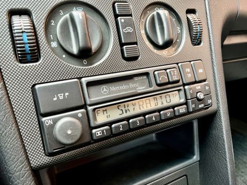 Mercedes-Benz C-Klasse 180 Sport | Schuif - Kanteldak | Stoelverwarming | Parkeersensoren | Elektrische Ramen | Elektrische Spiegels |