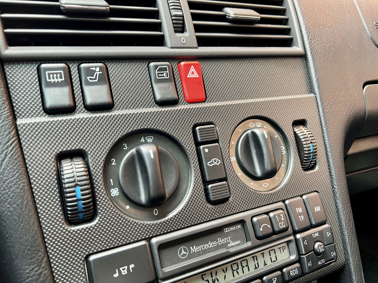 Mercedes-Benz C-Klasse 180 Sport | Schuif - Kanteldak | Stoelverwarming | Parkeersensoren | Elektrische Ramen | Elektrische Spiegels |