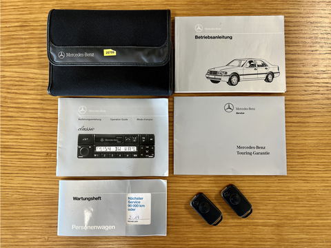 Mercedes-Benz C-Klasse 180 Sport | Schuif - Kanteldak | Stoelverwarming | Parkeersensoren | Elektrische Ramen | Elektrische Spiegels |