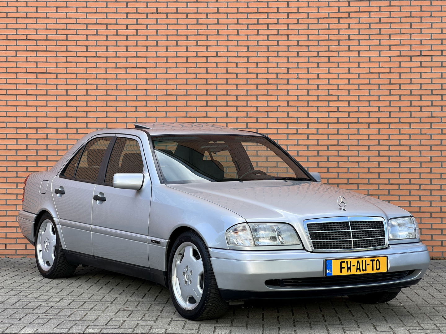 Mercedes-Benz C-Klasse 180 Sport | Schuif - Kanteldak | Stoelverwarming | Parkeersensoren | Elektrische Ramen | Elektrische Spiegels |