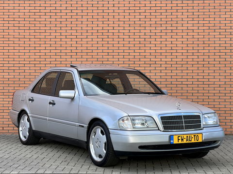 Mercedes-Benz C-Klasse 180 Sport | Schuif - Kanteldak | Stoelverwarming | Parkeersensoren | Elektrische Ramen | Elektrische Spiegels |