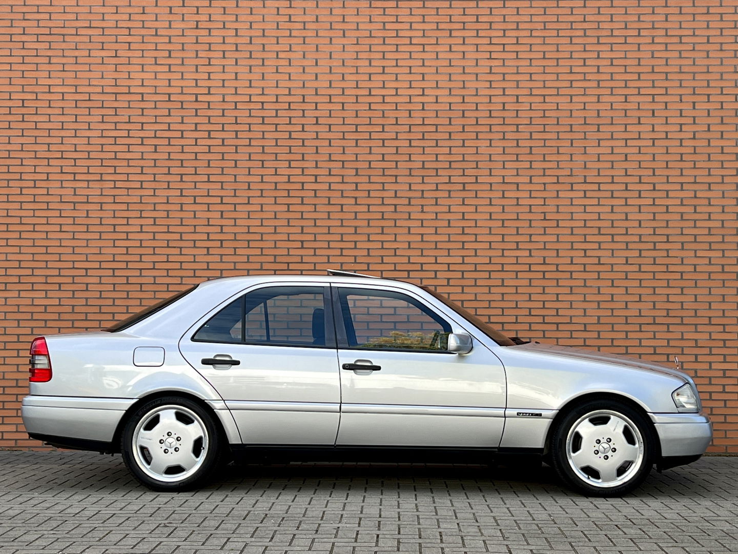 Mercedes-Benz C-Klasse 180 Sport | Schuif - Kanteldak | Stoelverwarming | Parkeersensoren | Elektrische Ramen | Elektrische Spiegels |