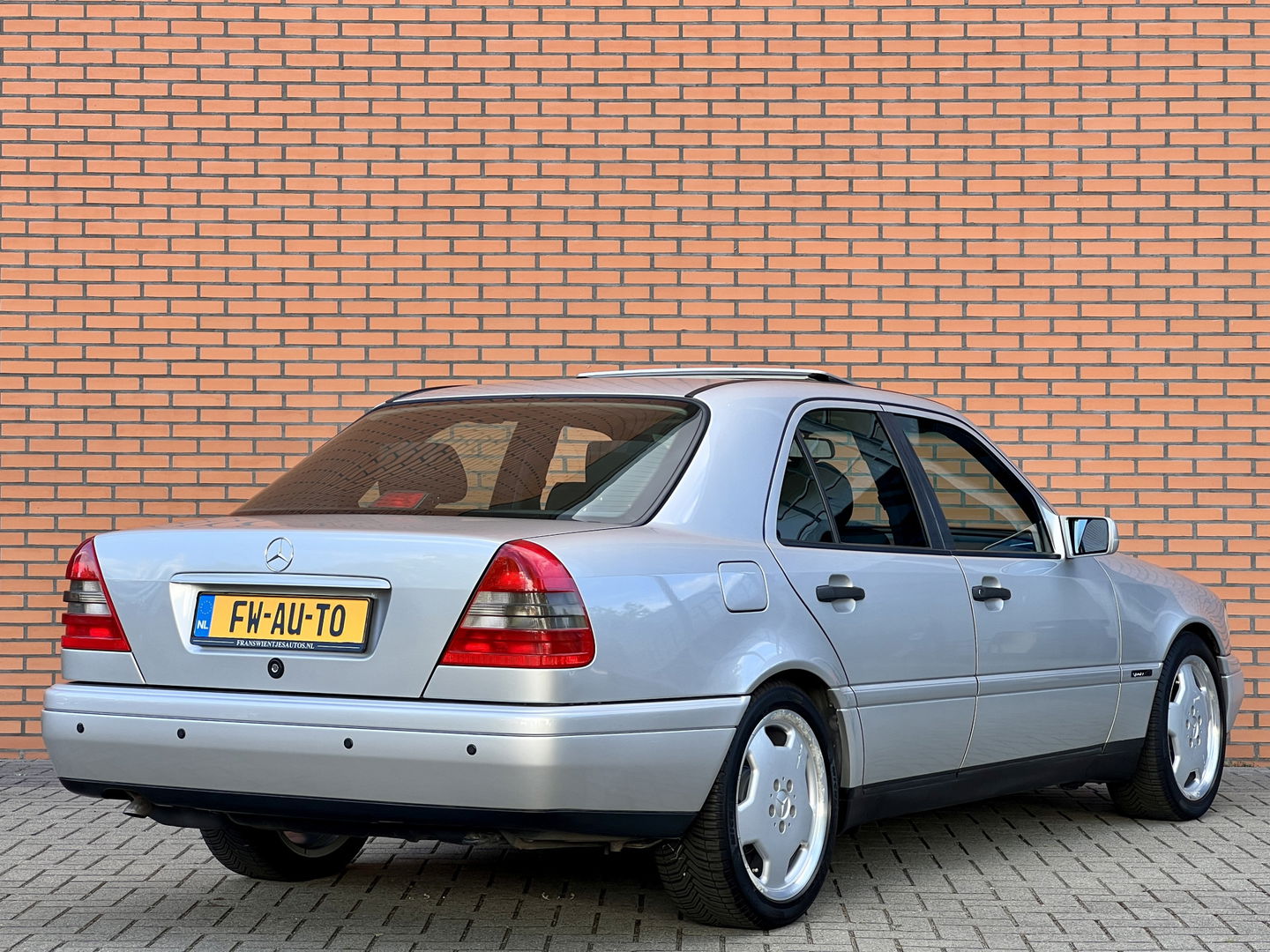 Mercedes-Benz C-Klasse 180 Sport | Schuif - Kanteldak | Stoelverwarming | Parkeersensoren | Elektrische Ramen | Elektrische Spiegels |