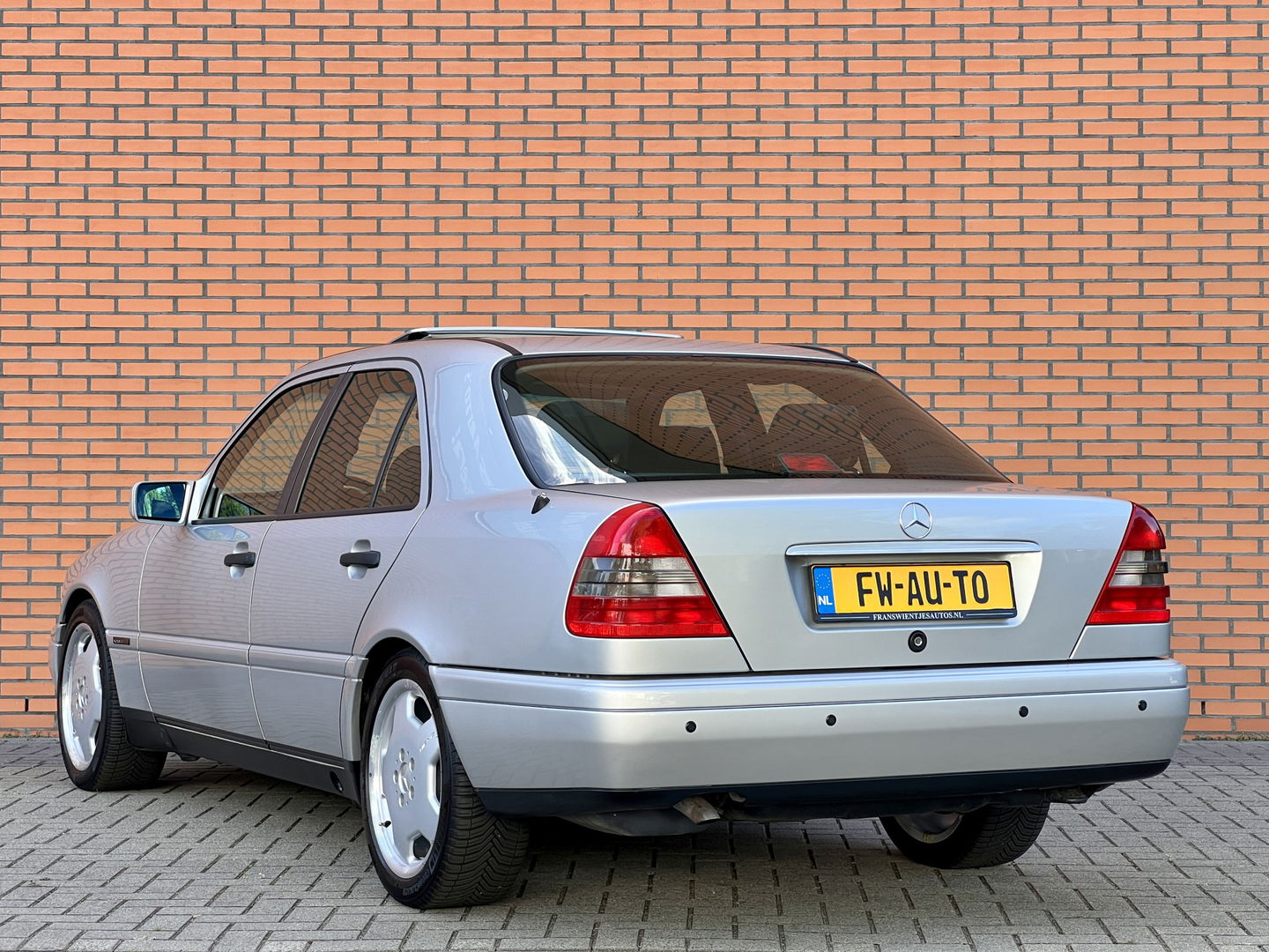 Mercedes-Benz C-Klasse 180 Sport | Schuif - Kanteldak | Stoelverwarming | Parkeersensoren | Elektrische Ramen | Elektrische Spiegels |