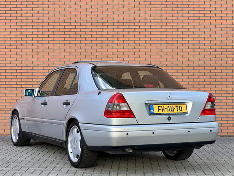 Mercedes-Benz C-Klasse 180 Sport | Schuif - Kanteldak | Stoelverwarming | Parkeersensoren | Elektrische Ramen | Elektrische Spiegels |