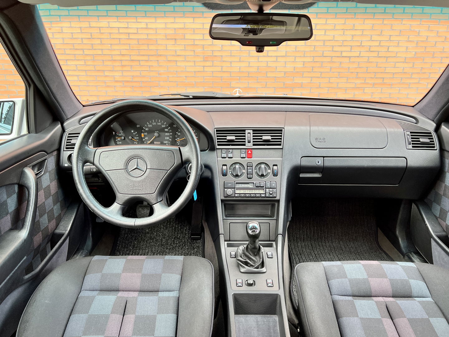 Mercedes-Benz C-Klasse 180 Sport | Schuif - Kanteldak | Stoelverwarming | Parkeersensoren | Elektrische Ramen | Elektrische Spiegels |