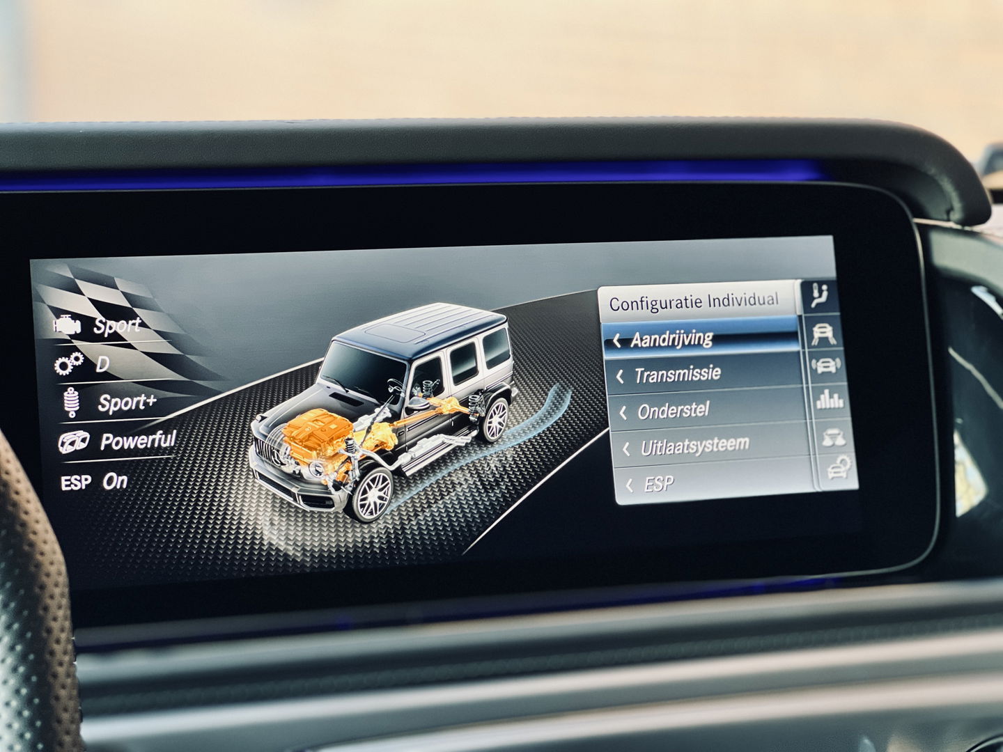 Mercedes-Benz G-Klasse 63 AMG Premium Plus | V8 | Burmester | 22" Lichtmetaal | Lederen bekleding | Massage | Widescreen | Alcantara hemelbekleding | Schuif/kantel dak |