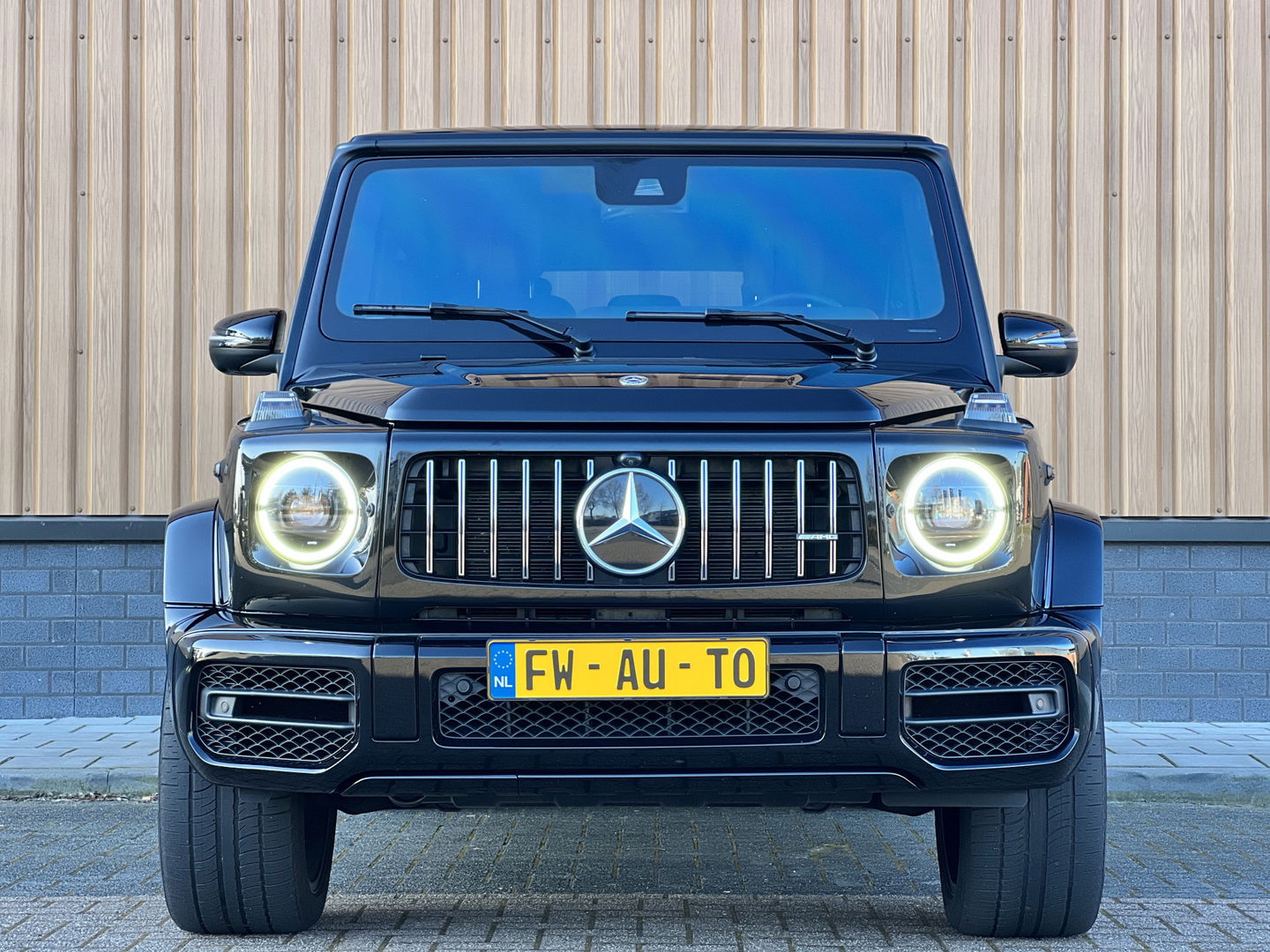 Mercedes-Benz G-Klasse 63 AMG Premium Plus | V8 | Burmester | 22" Lichtmetaal | Lederen bekleding | Massage | Widescreen | Alcantara hemelbekleding | Schuif/kantel dak |