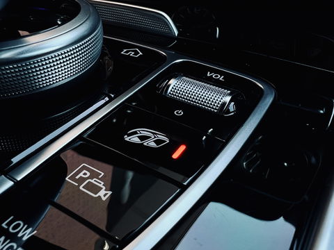 Mercedes-Benz G-Klasse 63 AMG Premium Plus | V8 | Burmester | 22" Lichtmetaal | Lederen bekleding | Massage | Widescreen | Alcantara hemelbekleding | Schuif/kantel dak |