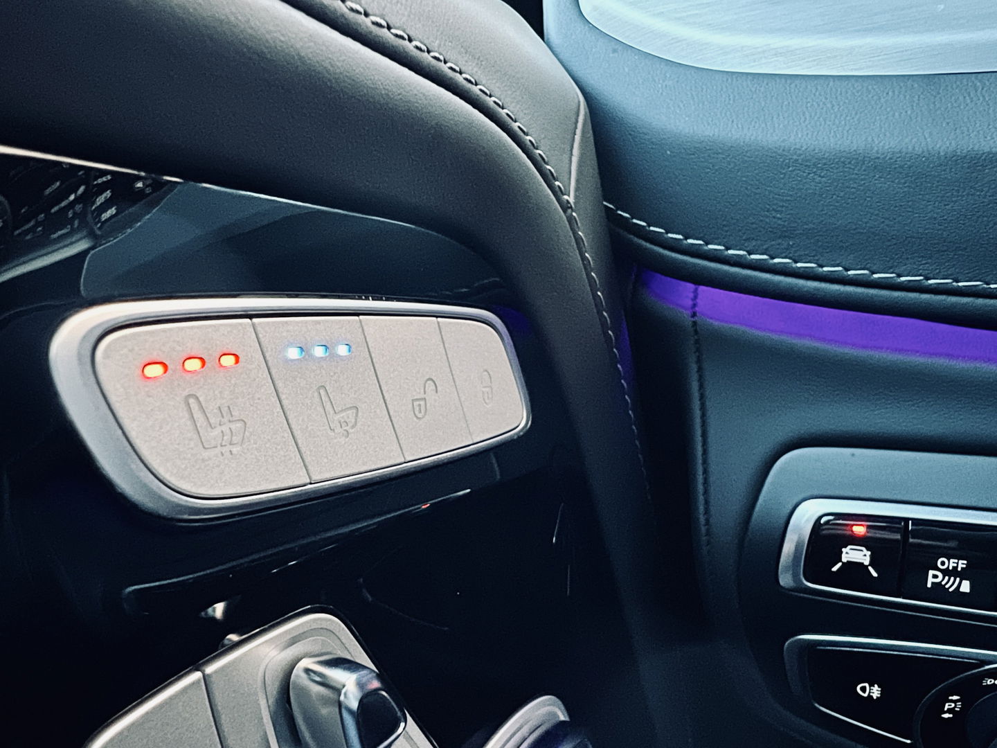 Mercedes-Benz G-Klasse 63 AMG Premium Plus | V8 | Burmester | 22" Lichtmetaal | Lederen bekleding | Massage | Widescreen | Alcantara hemelbekleding | Schuif/kantel dak |