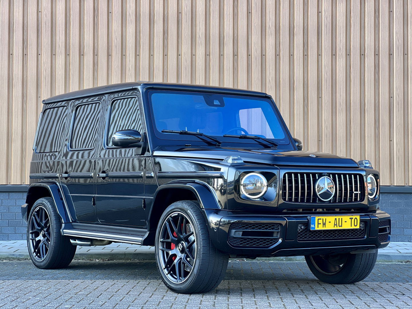 Mercedes-Benz G-Klasse 63 AMG Premium Plus | V8 | Burmester | 22" Lichtmetaal | Lederen bekleding | Massage | Widescreen | Alcantara hemelbekleding | Schuif/kantel dak |