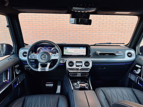 Mercedes-Benz G-Klasse 63 AMG Premium Plus | V8 | Burmester | 22" Lichtmetaal | Lederen bekleding | Massage | Widescreen | Alcantara hemelbekleding | Schuif/kantel dak |