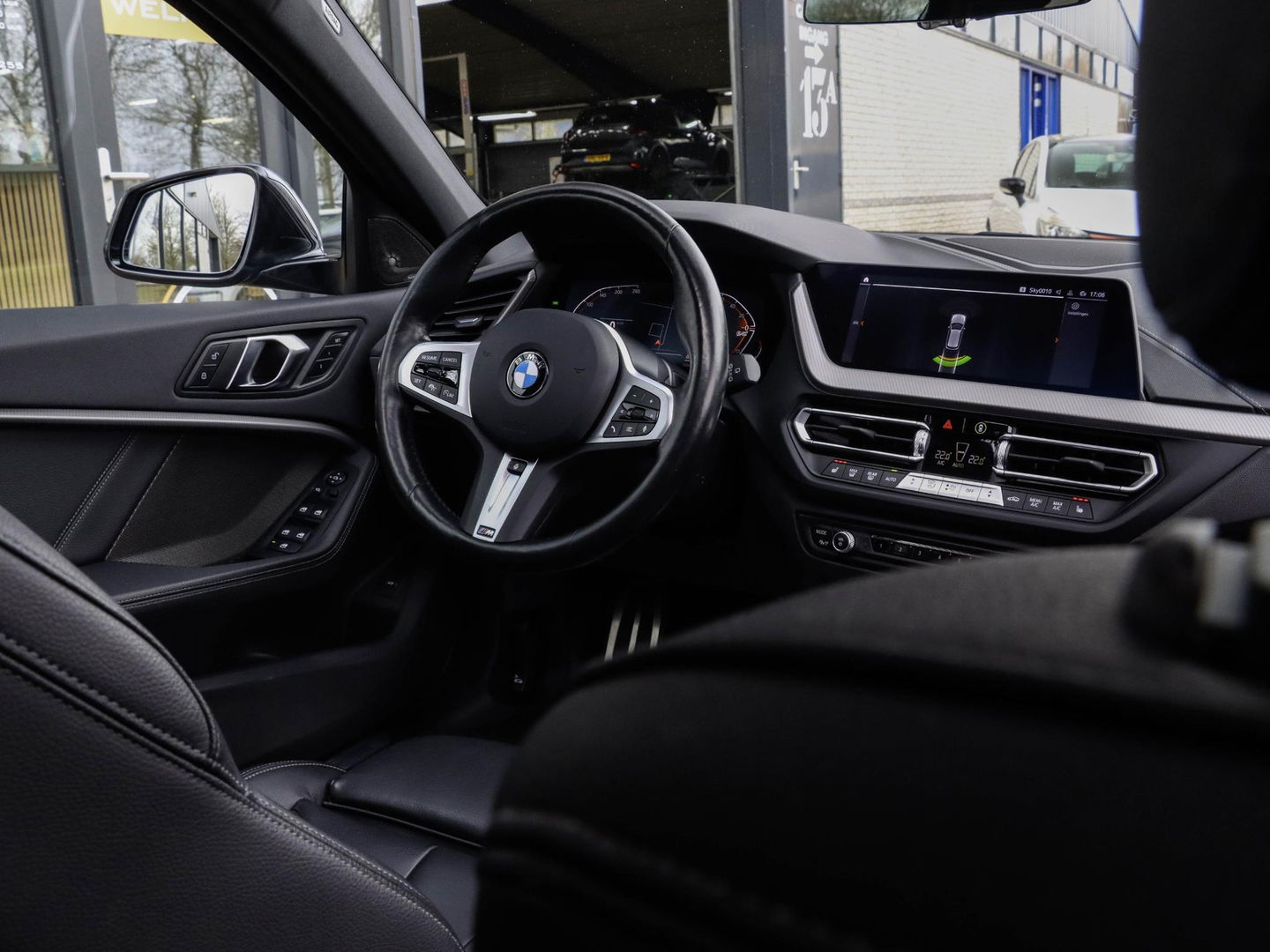 BMW 1-serie 120i M Sport Comfort Pro Pack Innovation | Pano Keyless Harman Kardon Head-Up