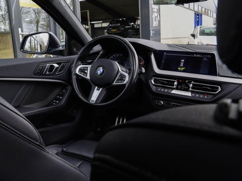 BMW 1-serie 120i M Sport Comfort Pro Pack Innovation | Pano Keyless Harman Kardon Head-Up