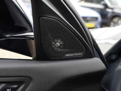 BMW 1-serie 120i M Sport Comfort Pro Pack Innovation | Pano Keyless Harman Kardon Head-Up