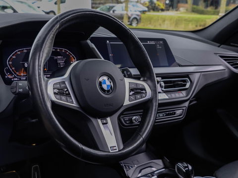 BMW 1-serie 120i M Sport Comfort Pro Pack Innovation | Pano Keyless Harman Kardon Head-Up
