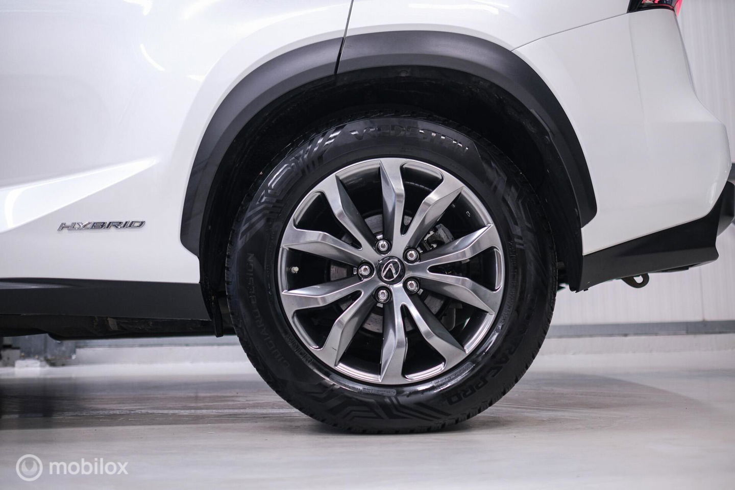 Lexus NX 300h AWD F Sport Line | Dealer onderhouden | Schuifdak | Winterpakket | Parelmoer | LED | Leder | HUD |