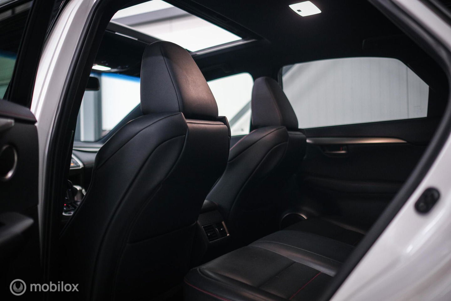 Lexus NX 300h AWD F Sport Line | Dealer onderhouden | Schuifdak | Winterpakket | Parelmoer | LED | Leder | HUD |