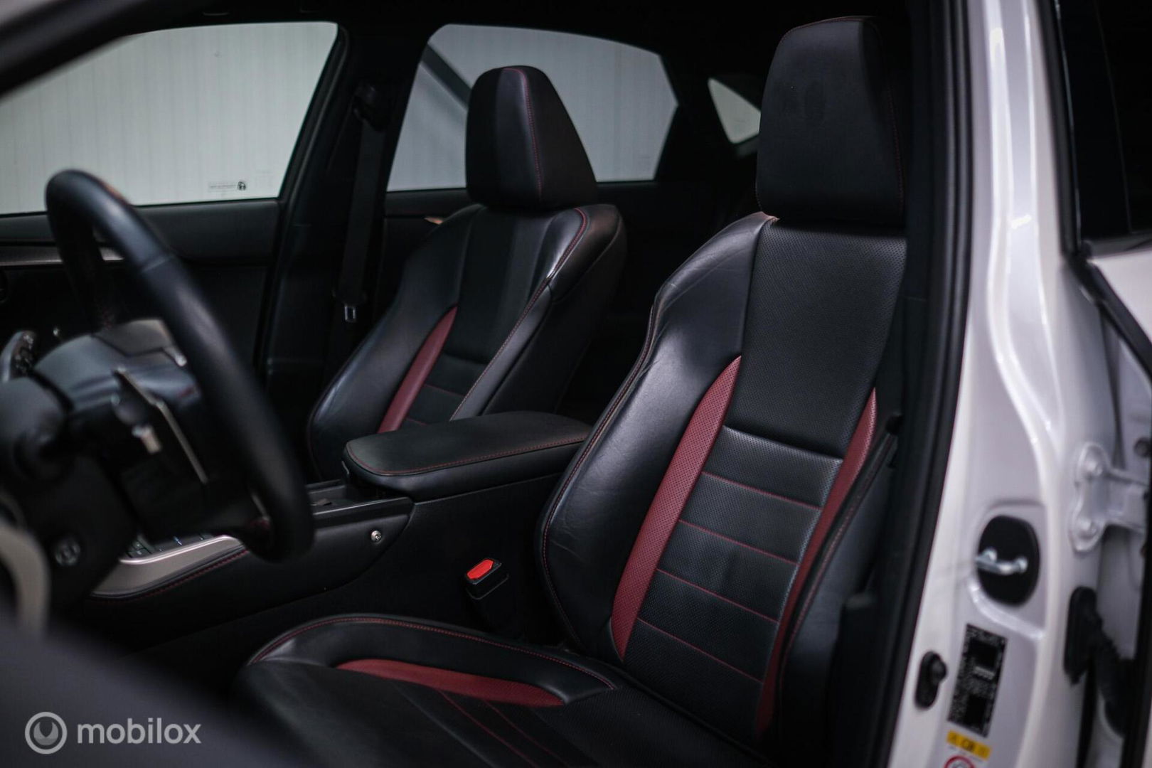 Lexus NX 300h AWD F Sport Line | Dealer onderhouden | Schuifdak | Winterpakket | Parelmoer | LED | Leder | HUD |