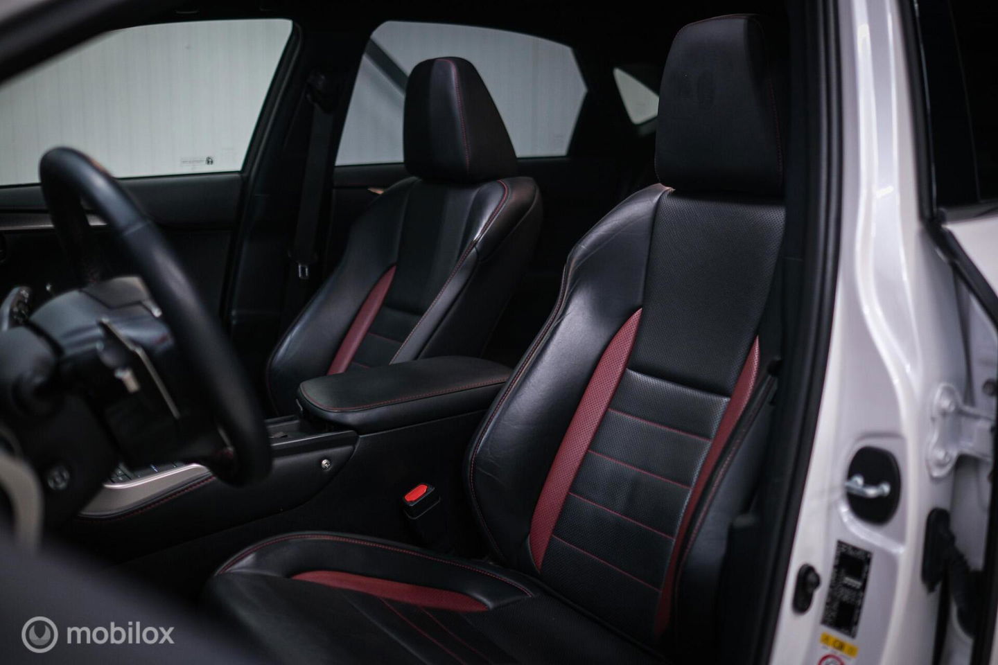 Lexus NX 300h AWD F Sport Line | Dealer onderhouden | Schuifdak | Winterpakket | Parelmoer | LED | Leder | HUD |