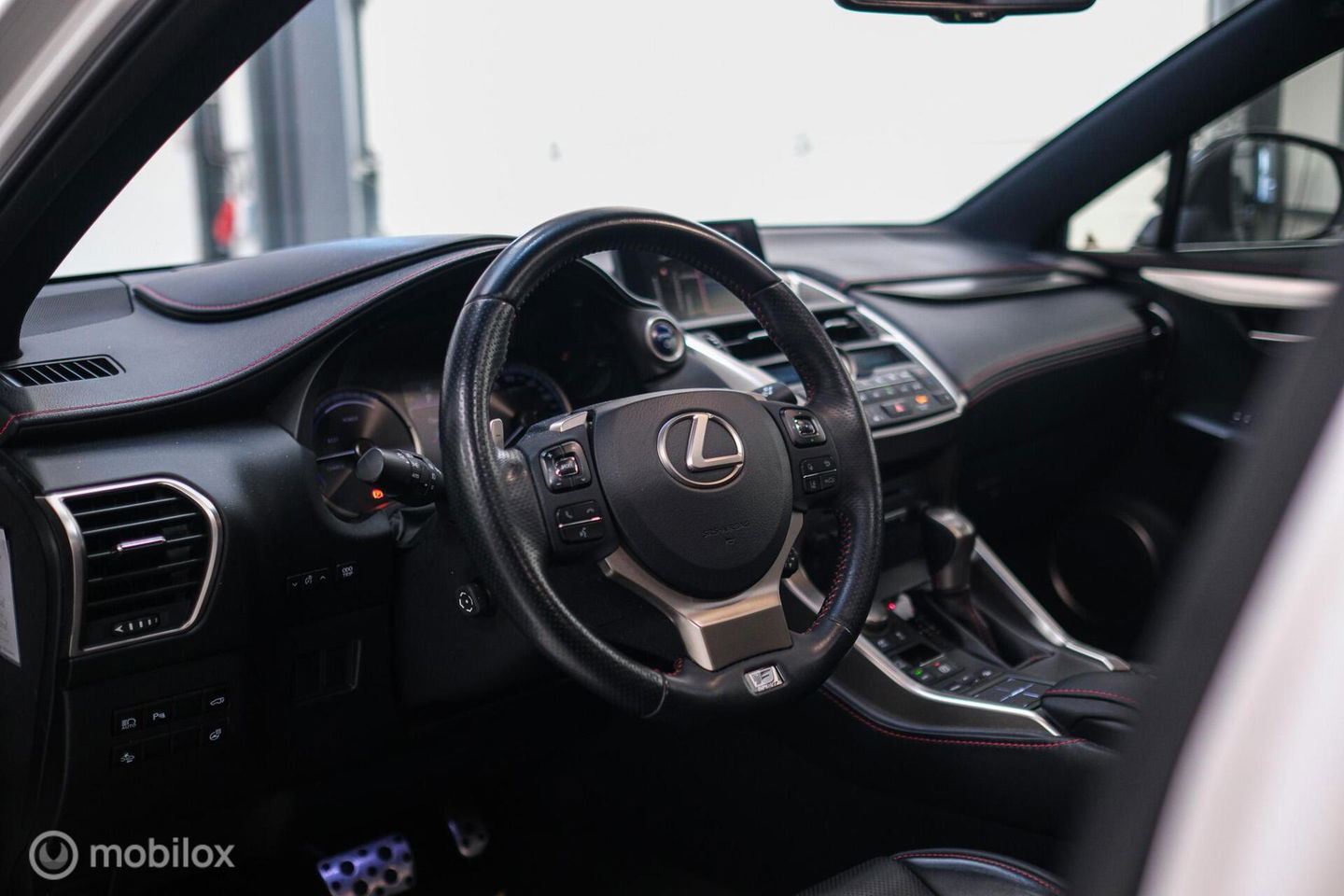 Lexus NX 300h AWD F Sport Line | Dealer onderhouden | Schuifdak | Winterpakket | Parelmoer | LED | Leder | HUD |